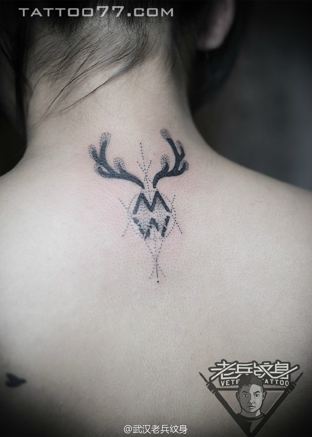 背部麋鹿几何点刺纹身图案作品